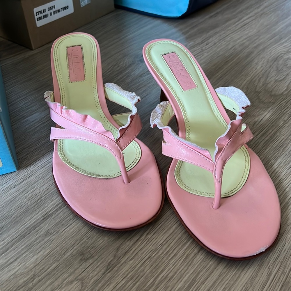Leather kitten heel
